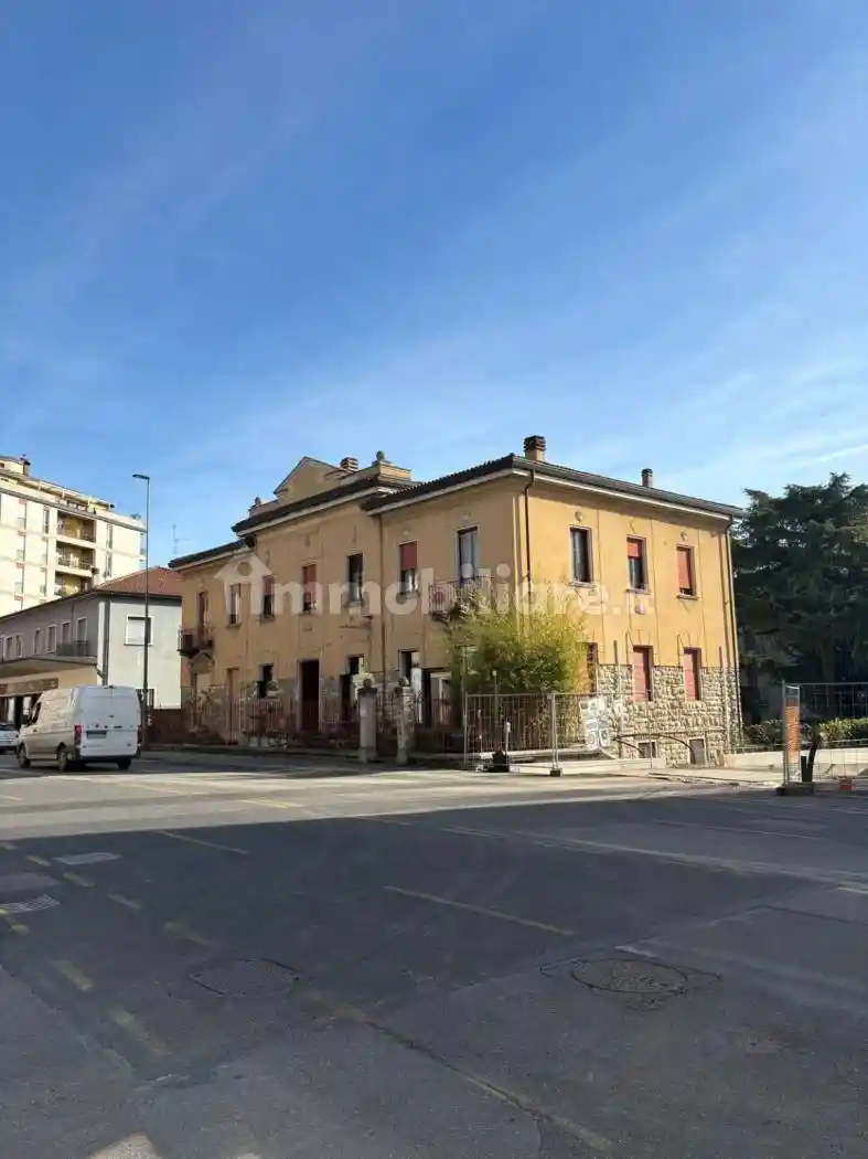 Palazzo - Edificio in vendita a Bergamo