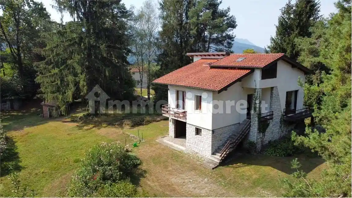 Casa indipendente in vendita a Luino