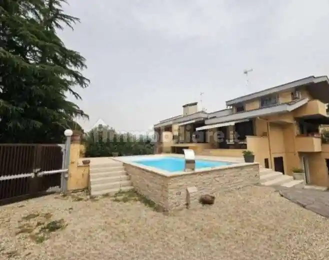 Casa indipendente in vendita a Roma