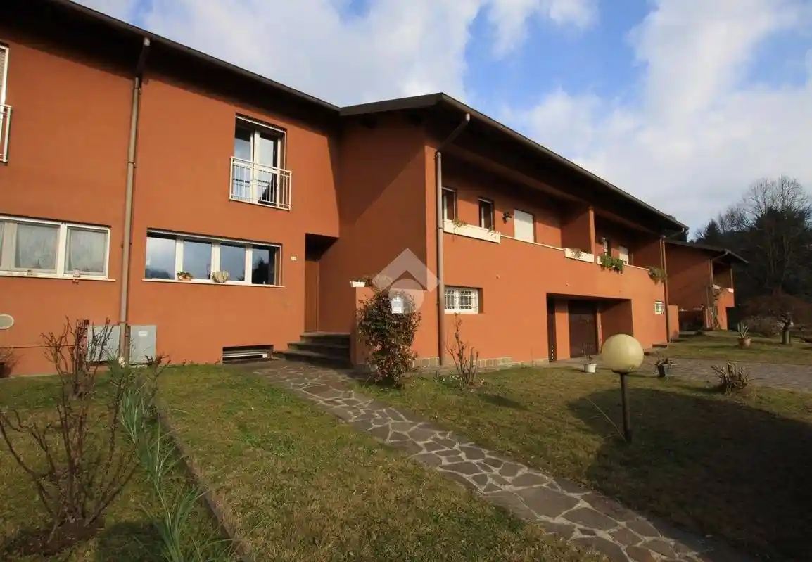 Villetta a schiera in vendita a La Valletta Brianza