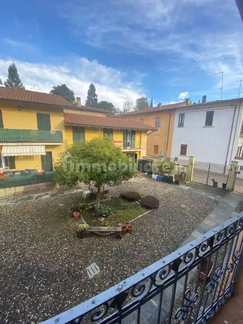 Casa indipendente in vendita a Comabbio