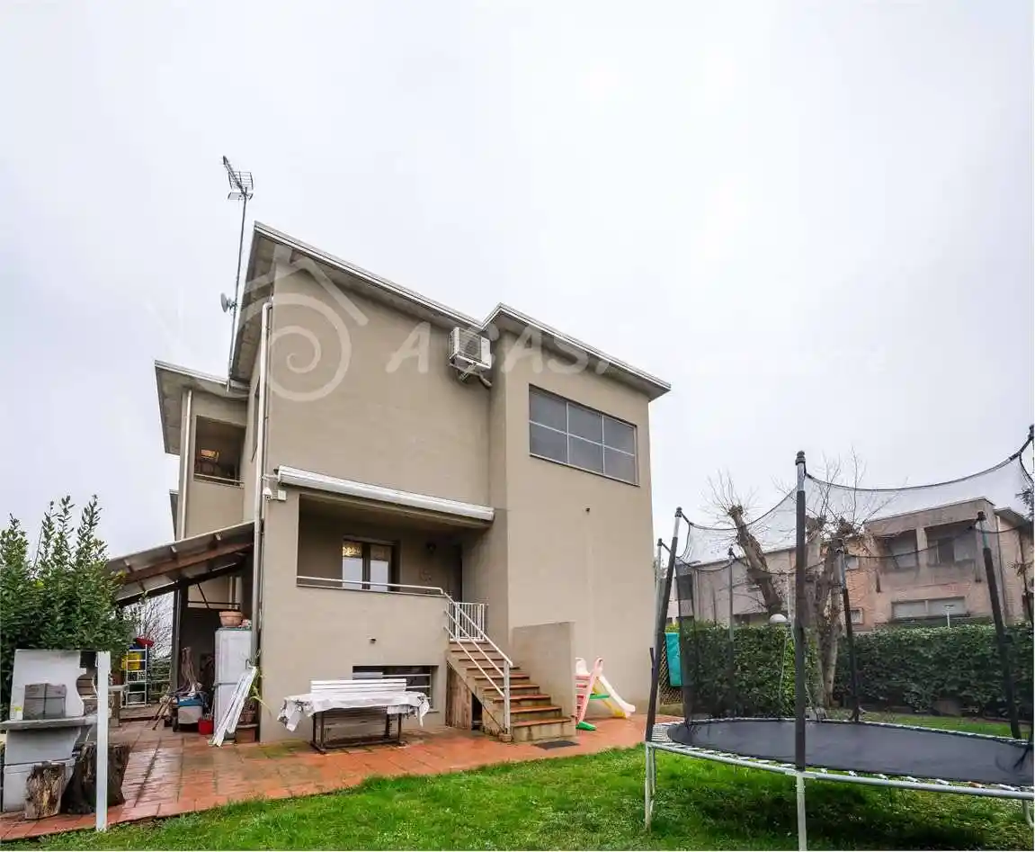 Villa in vendita a Felino