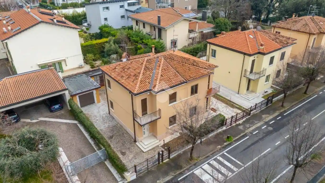 Villa in vendita a Grezzana