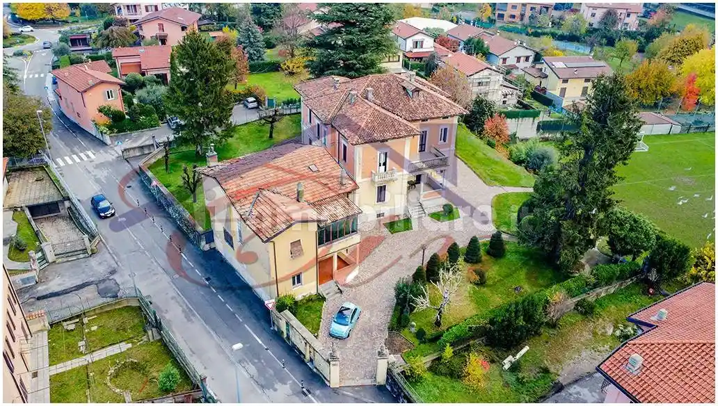 Villa in vendita a Eupilio