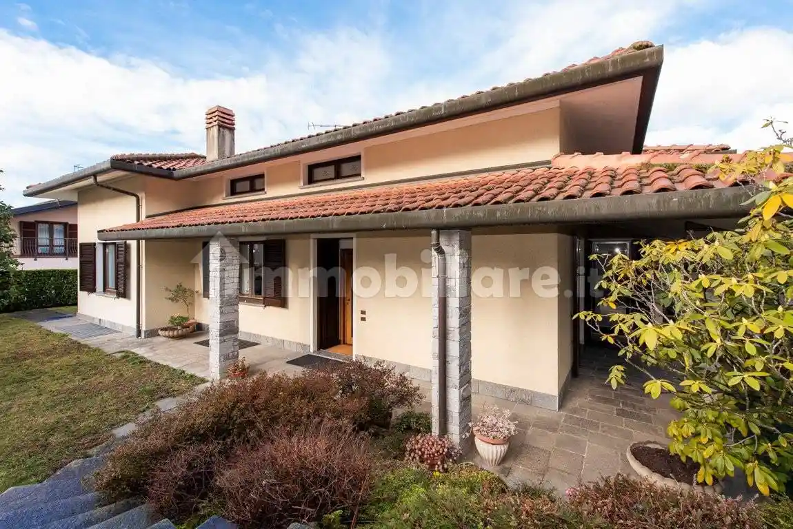 Villa in vendita a Varese