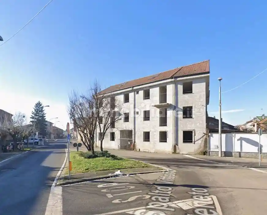 Palazzo - Stabile in vendita a Castellazzo Bormida