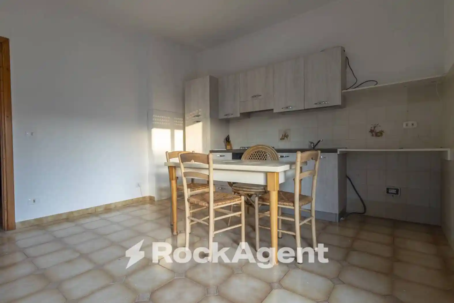 Appartamento in vendita a Davoli