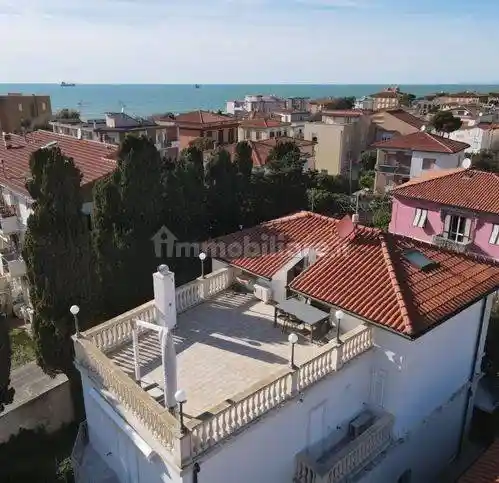 Villa in vendita a Livorno