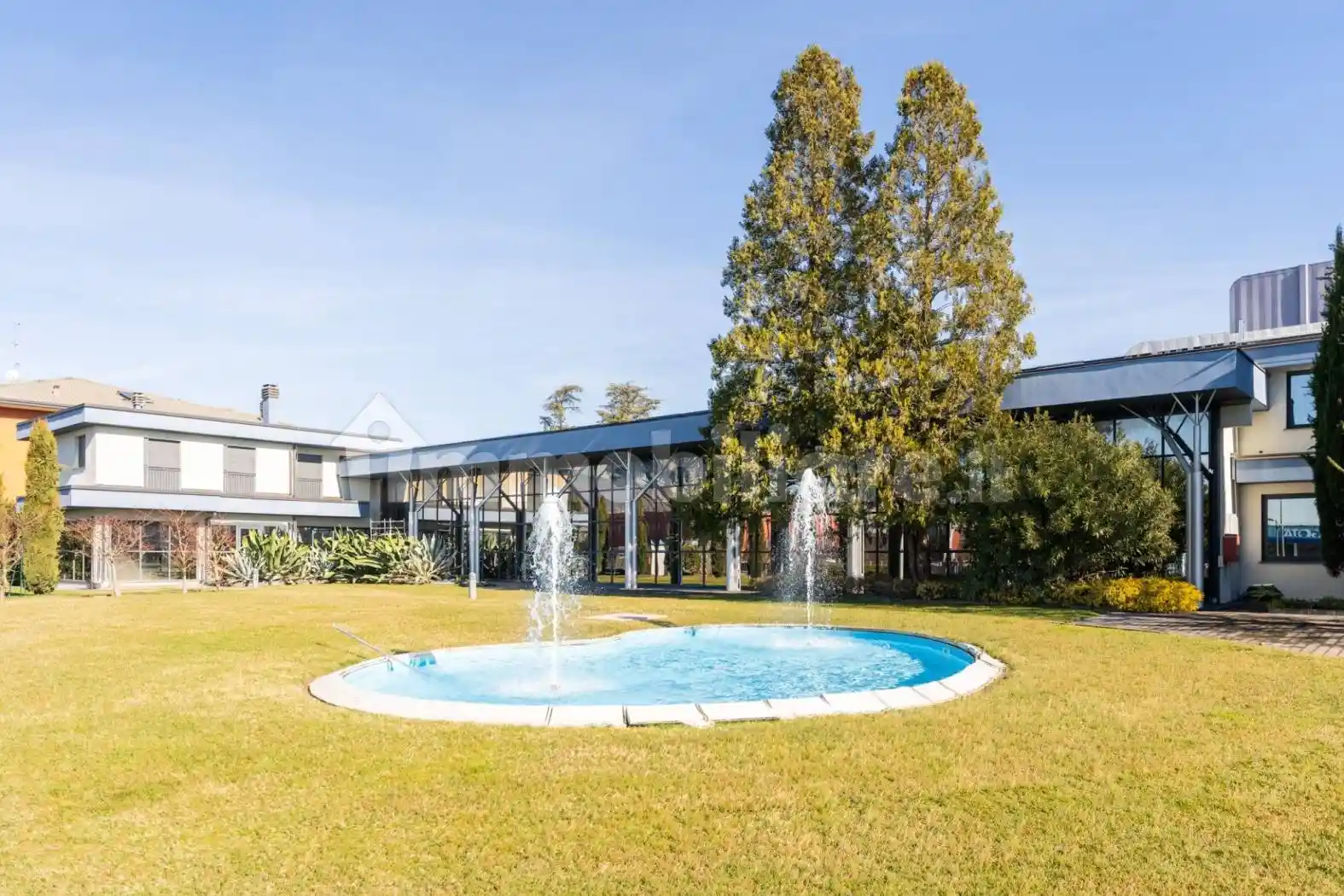 Palazzo - Edificio in vendita a Merone