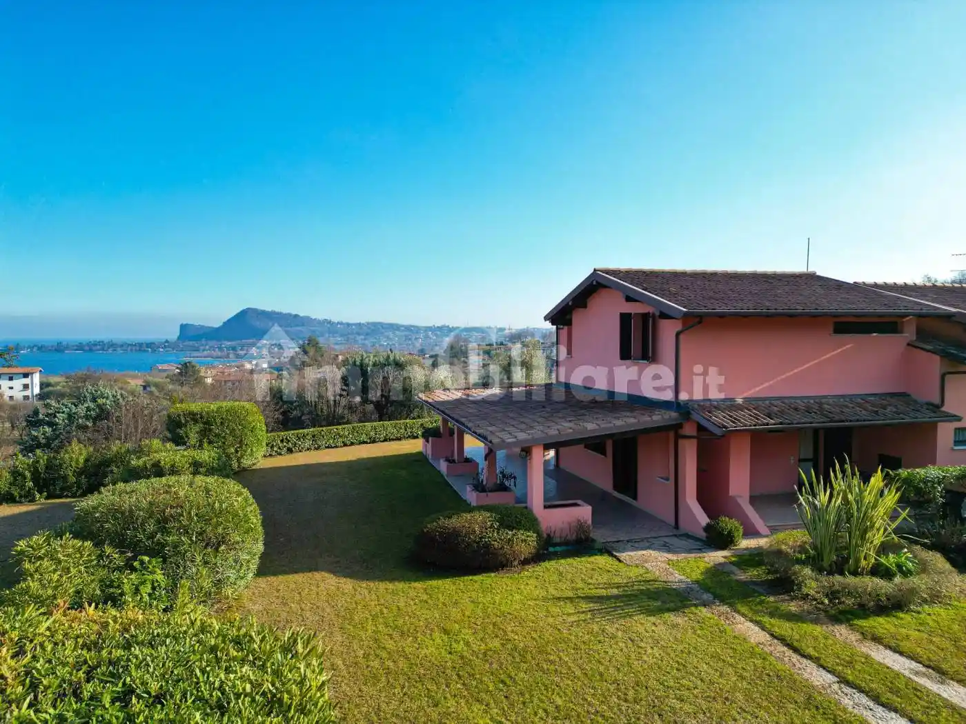 Villa in vendita a Manerba del Garda