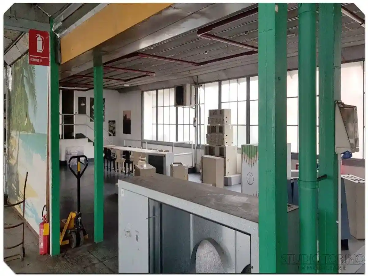 Palazzo - Edificio in vendita a Torino