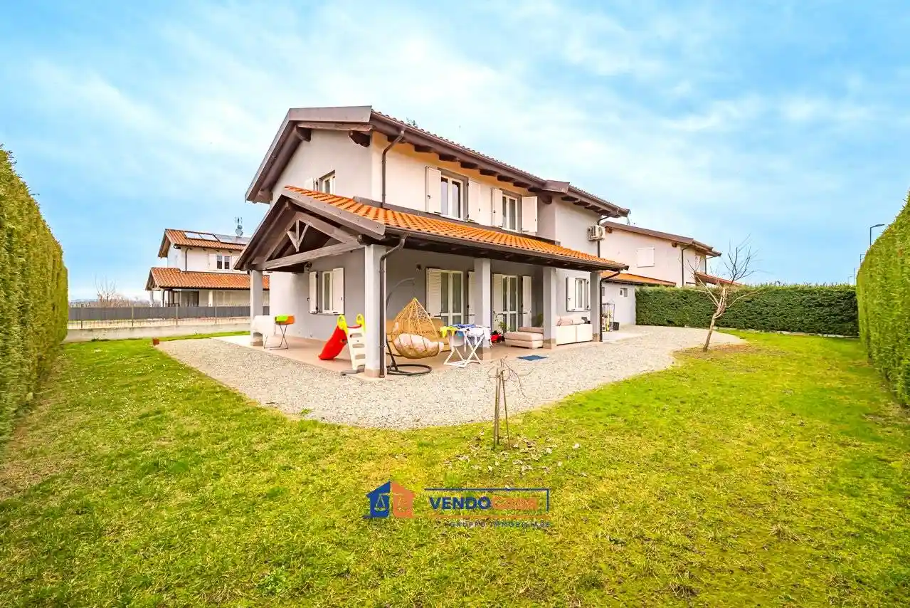 Villa in vendita a Cavallerleone