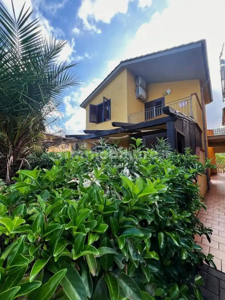 Villa in vendita a Campofelice di Roccella