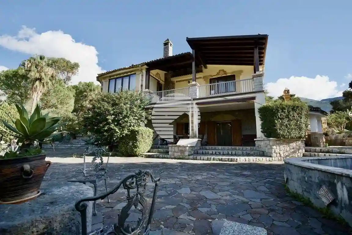 Villa - foto 2