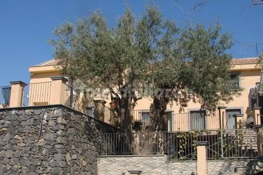 Villa in vendita a Aci Castello