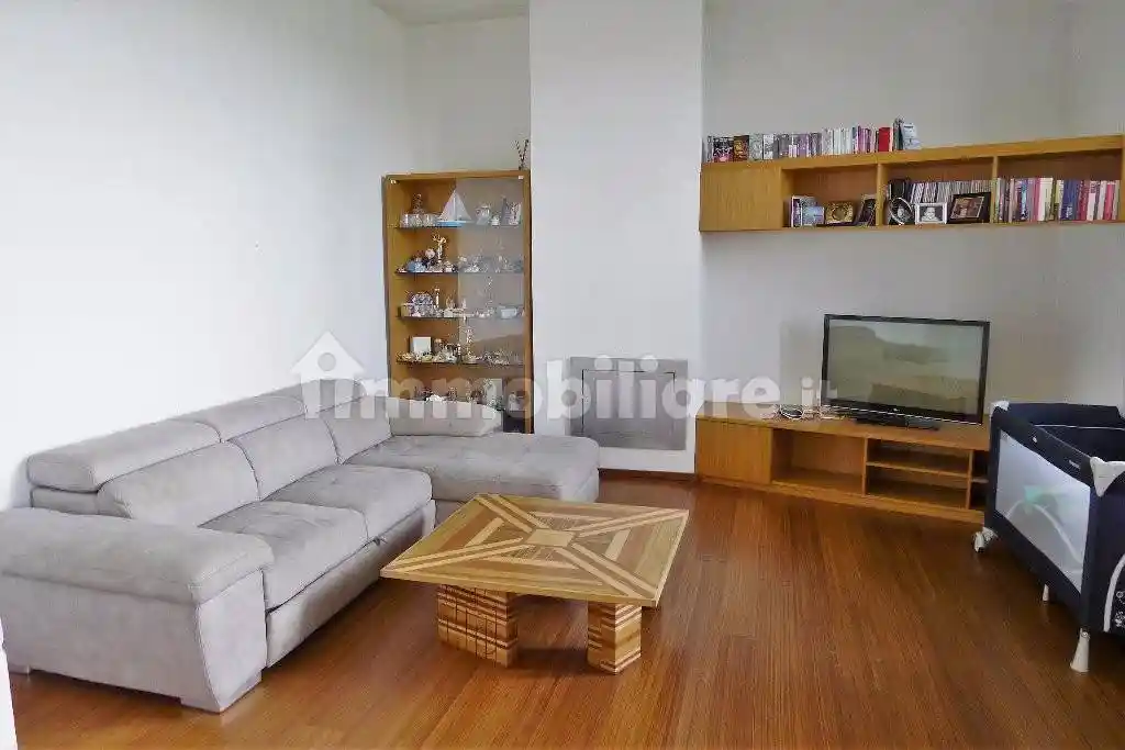 Appartamento in vendita a Cascina