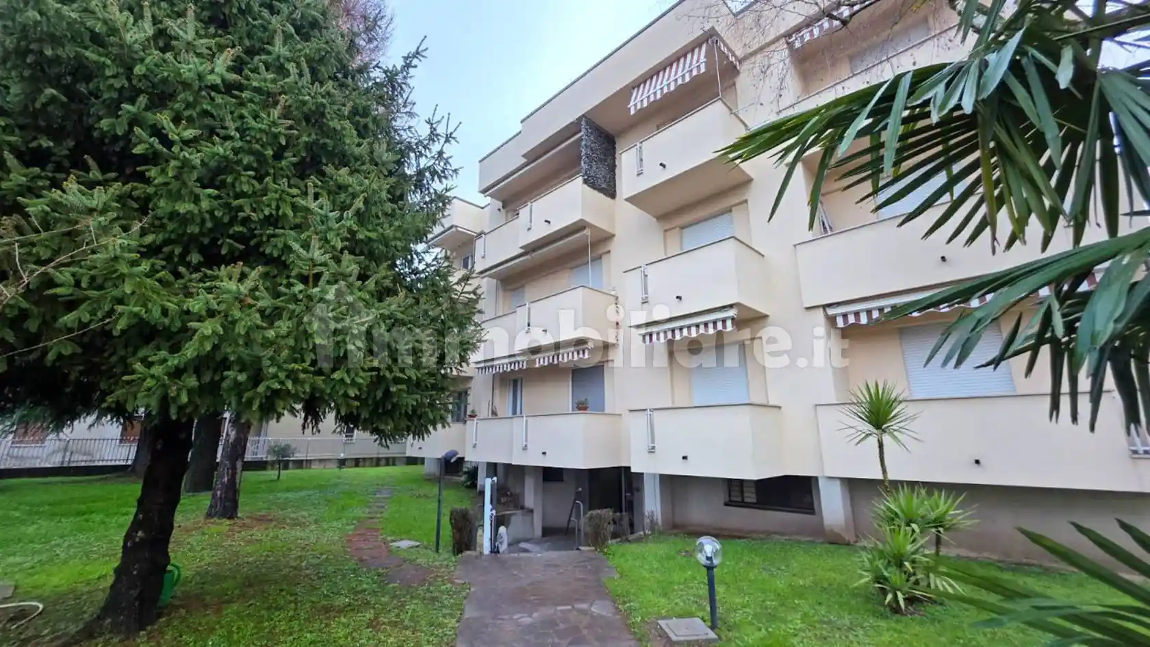 Appartamento in vendita a Verano Brianza