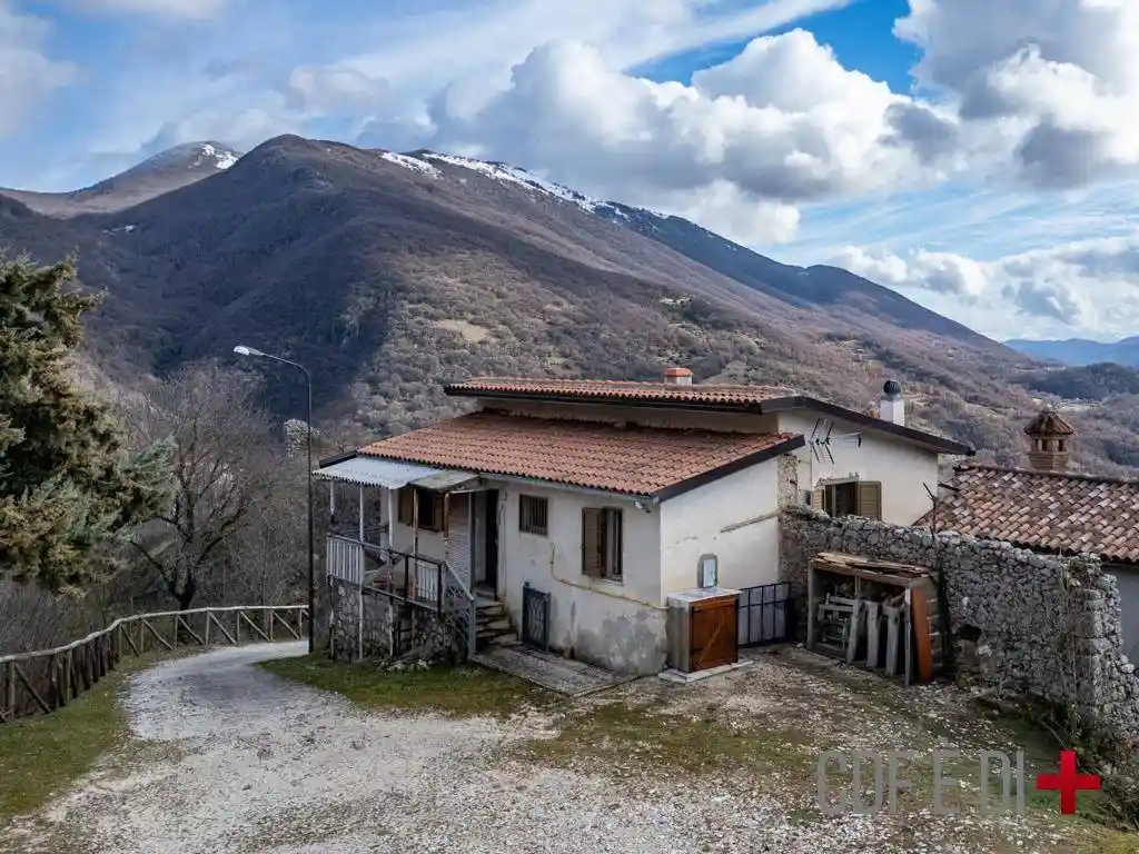 Villa in vendita a Fiamignano