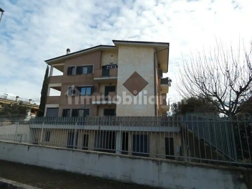 Appartamento in vendita a Poggio Mirteto