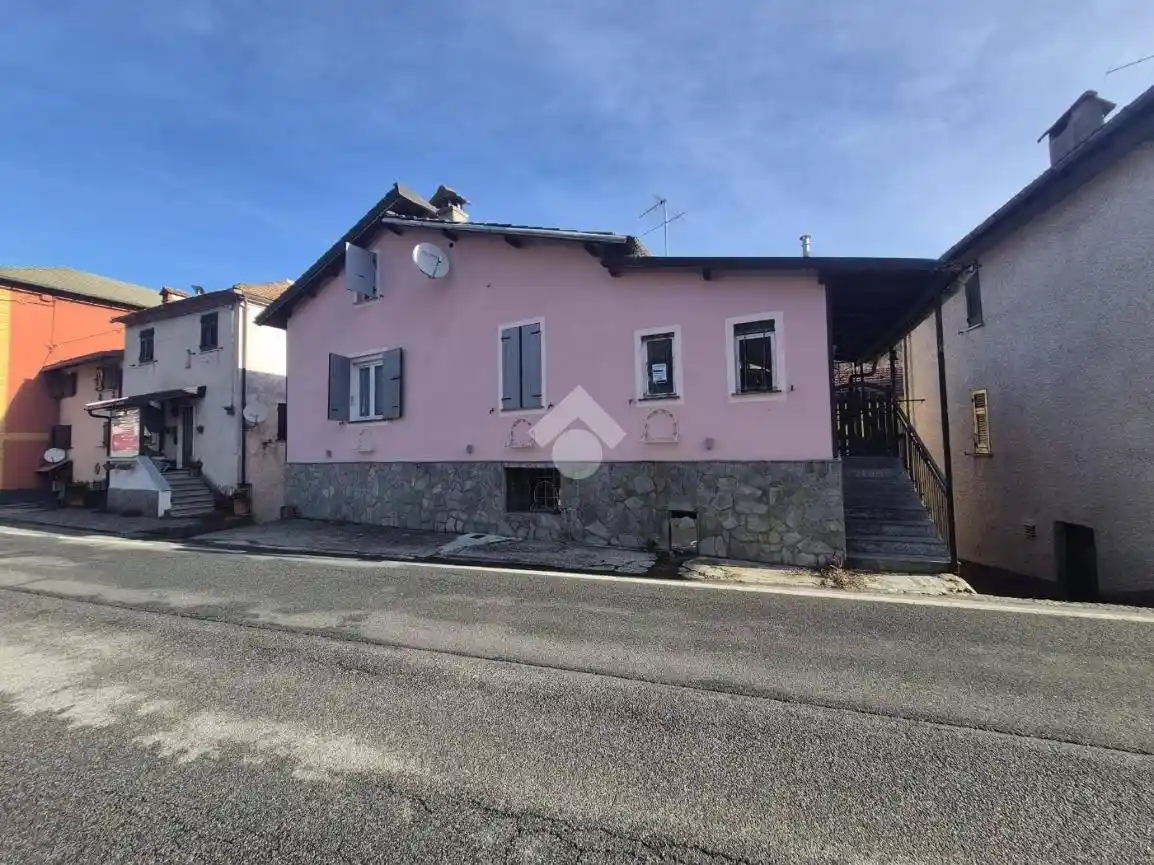 Casa indipendente in vendita a Montoggio