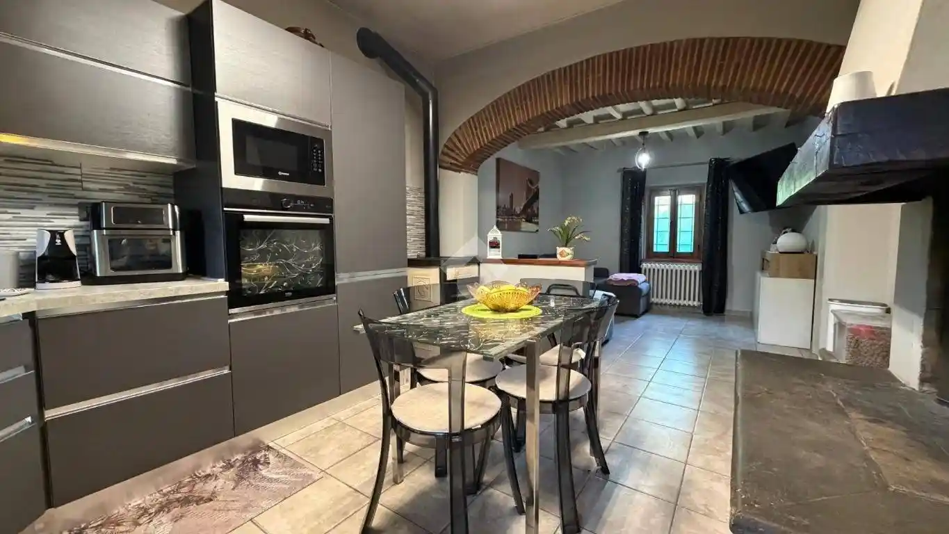 Casa indipendente in vendita a Pistoia