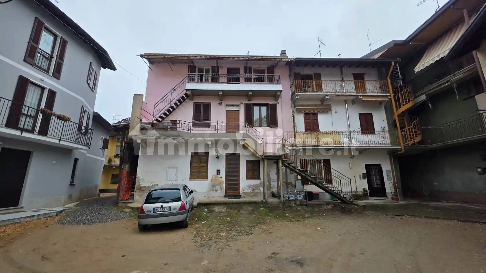 Appartamento in vendita a Caronno Varesino