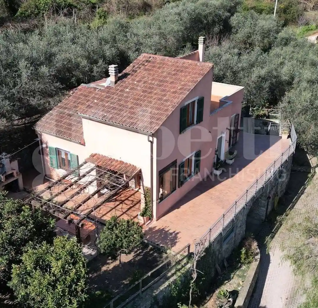 Villa in vendita a Finale Ligure