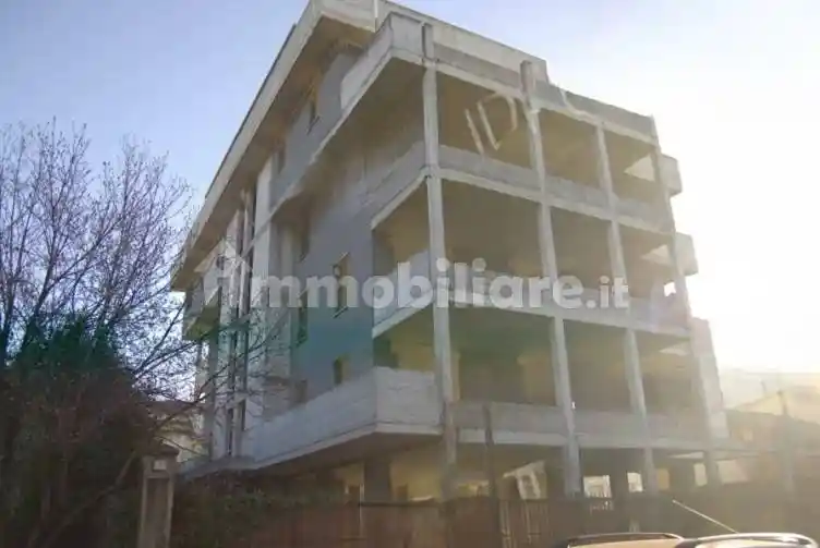 Palazzo - Stabile in vendita a Cassano Magnago