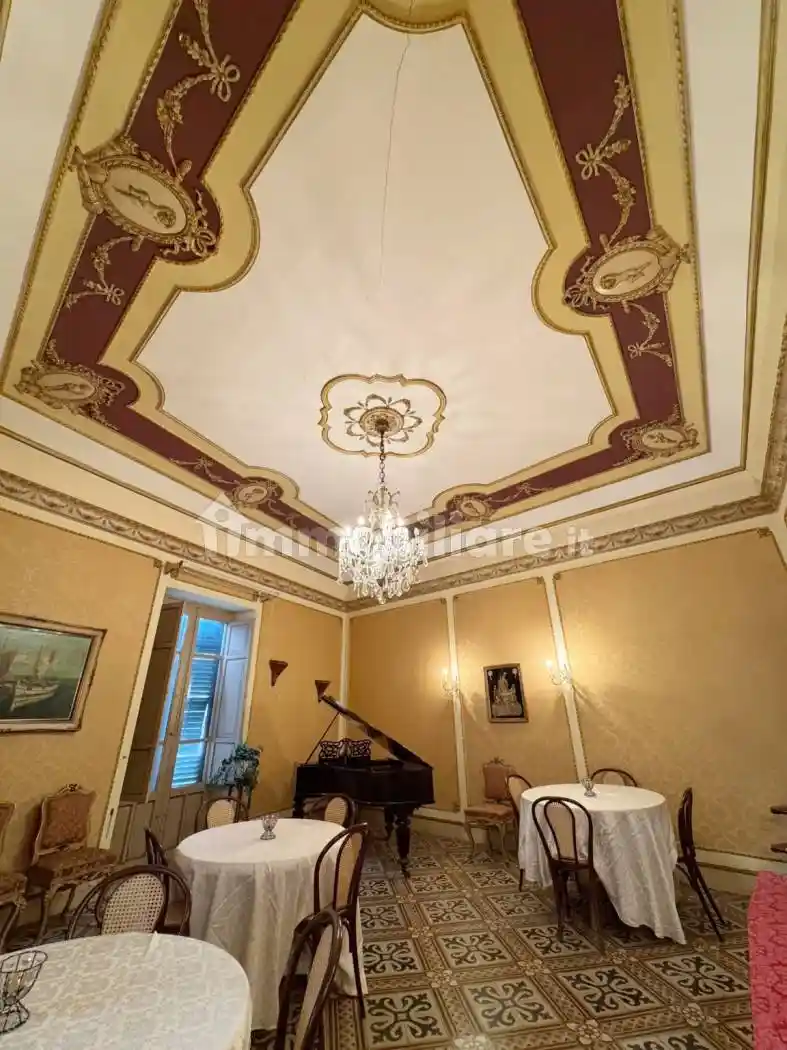 Palazzo - Edificio in vendita a Monreale