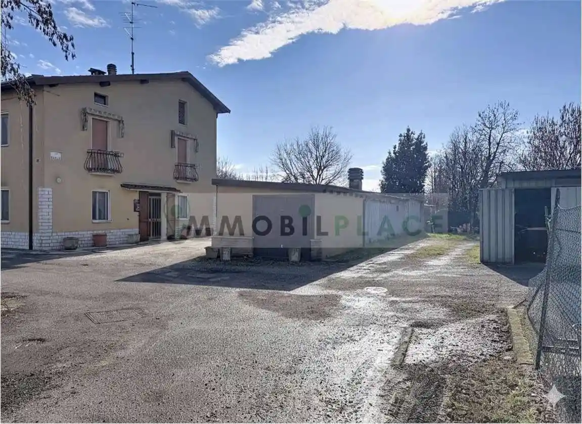 Casa indipendente in vendita a Brescia