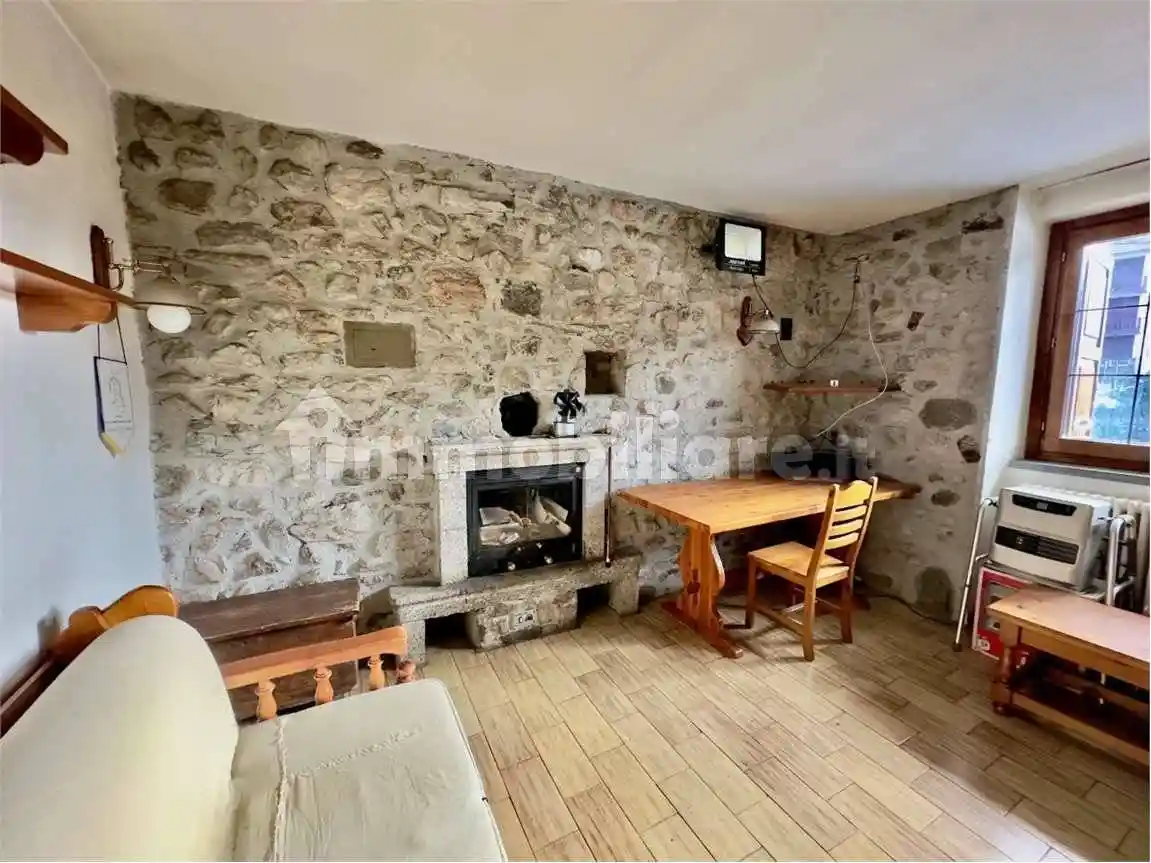 Palazzo - Edificio in vendita a Barzio