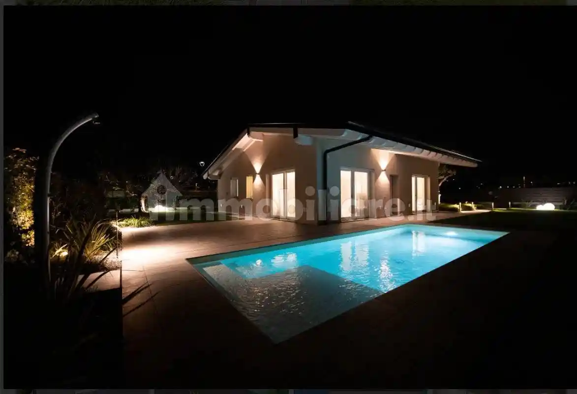 Villa in vendita a Castelnuovo del Garda