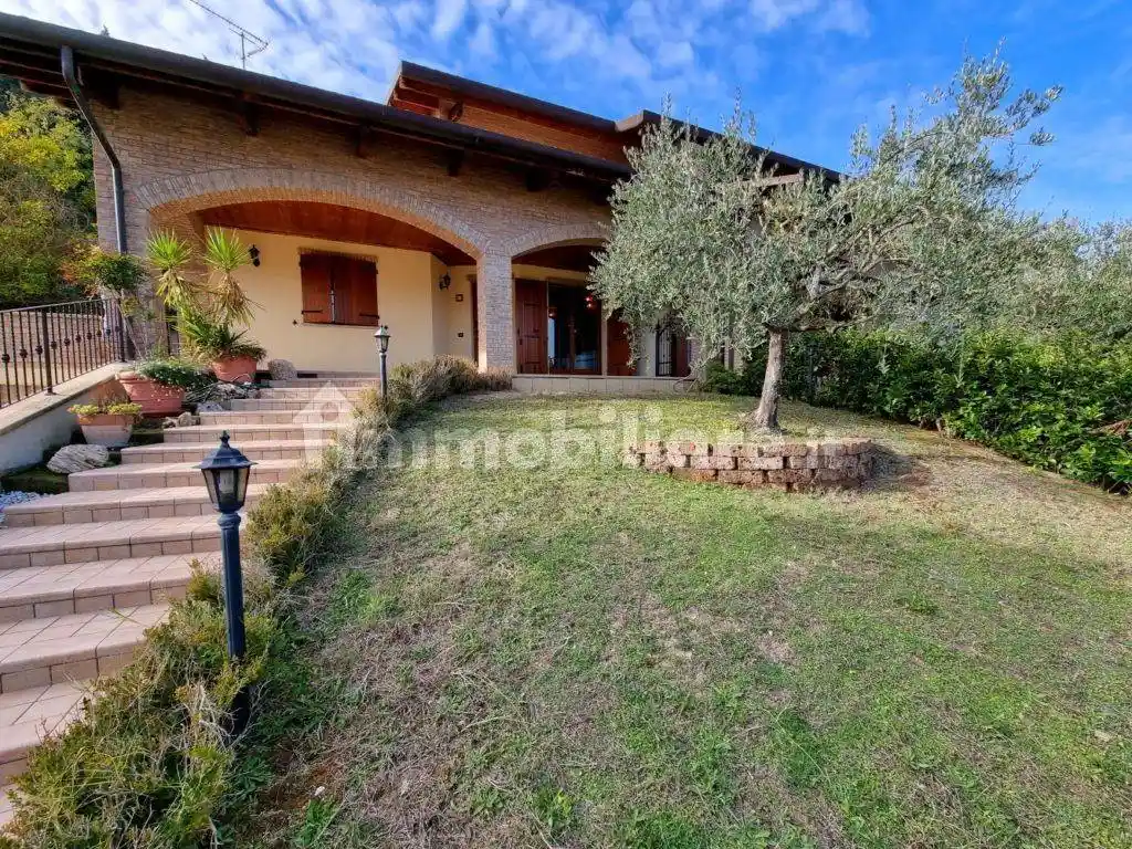 Villa in vendita a Montecalvo in Foglia