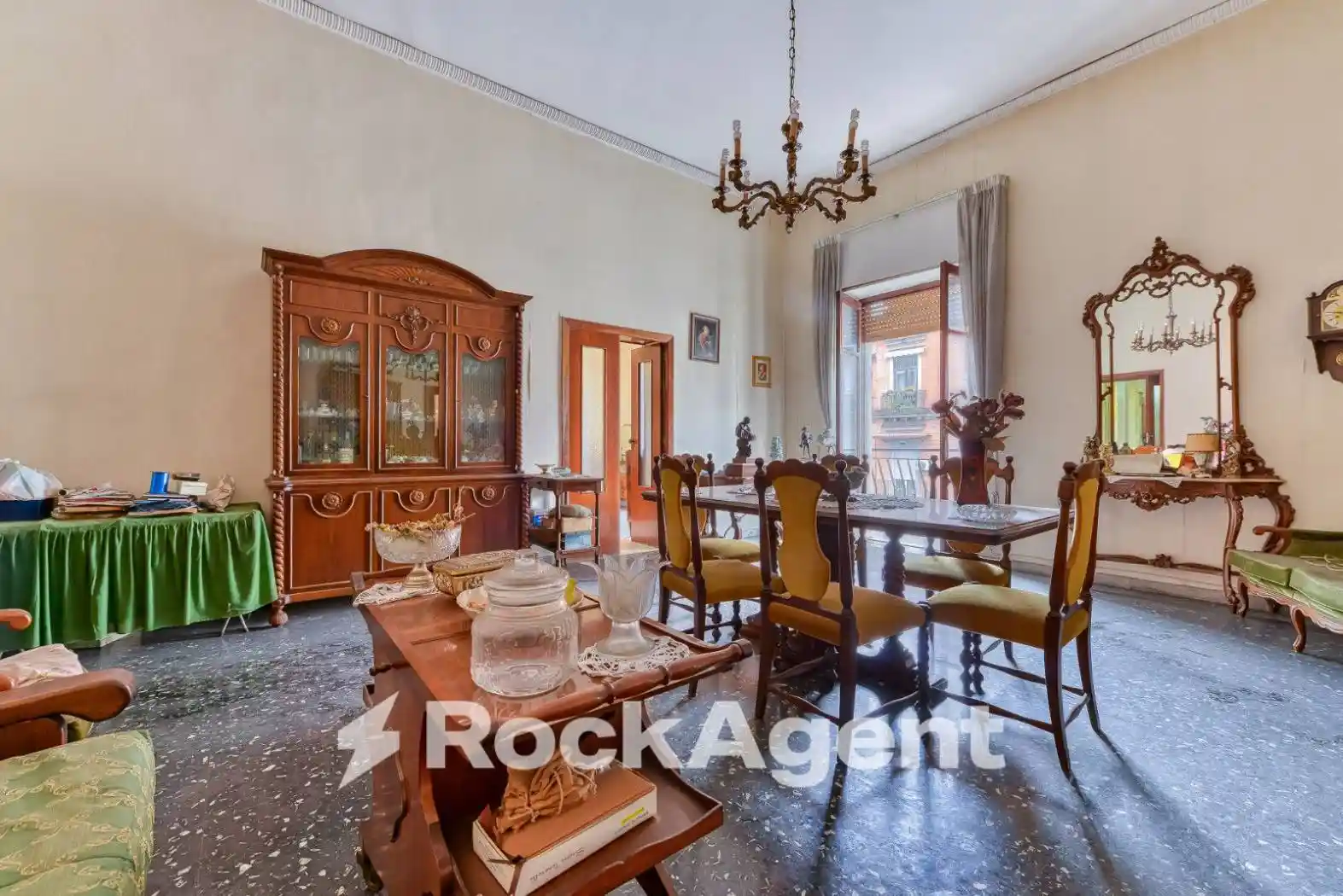 Appartamento in vendita a Napoli