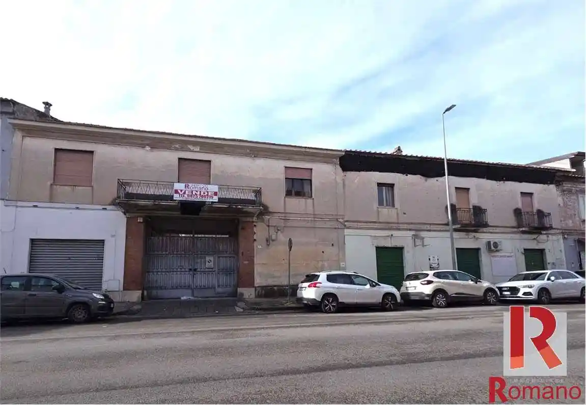Palazzo - Edificio in vendita a Santa Maria Capua Vetere