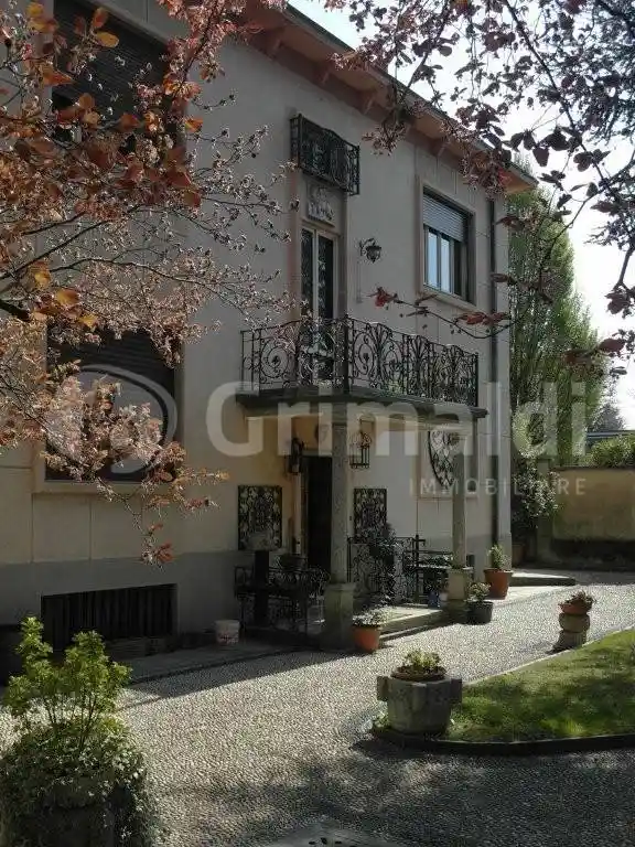Villa in vendita a Carate Brianza