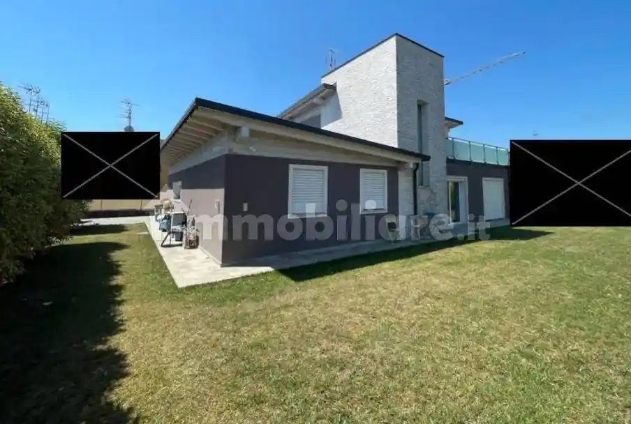 Villa in vendita a Volta Mantovana