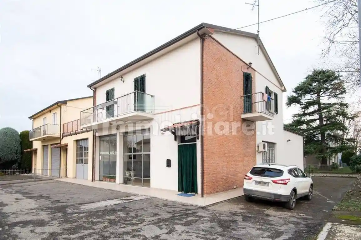 Casa indipendente in vendita a Imola