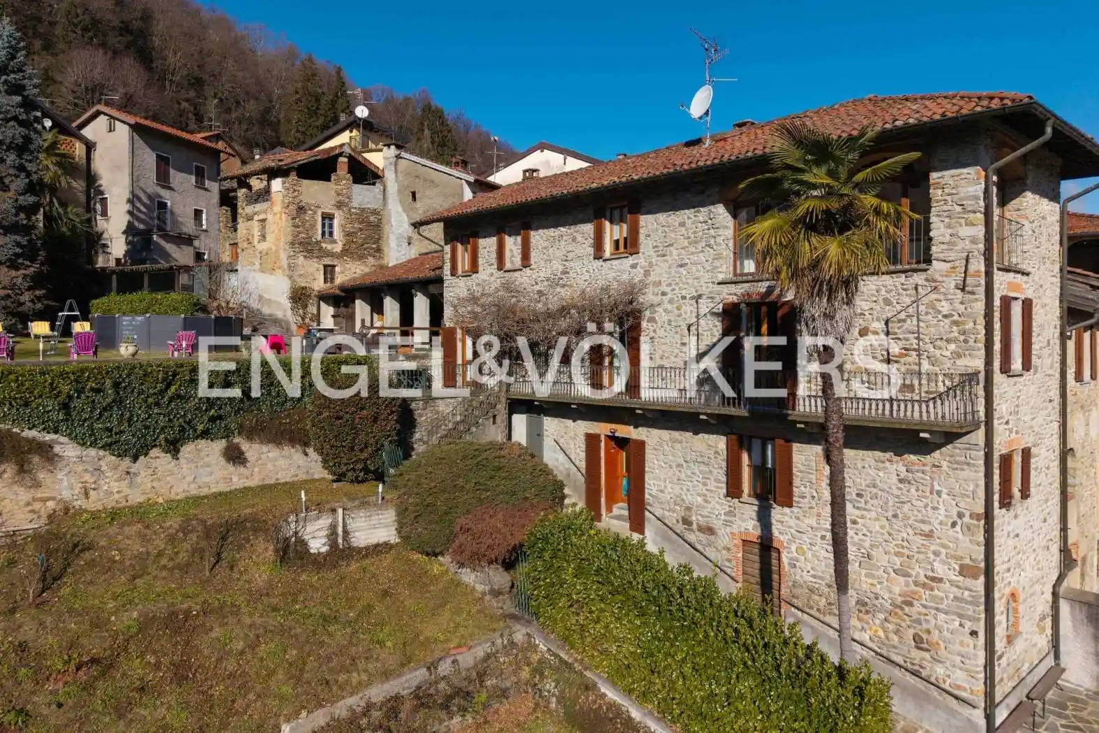 Villa in vendita a Cadegliano-Viconago