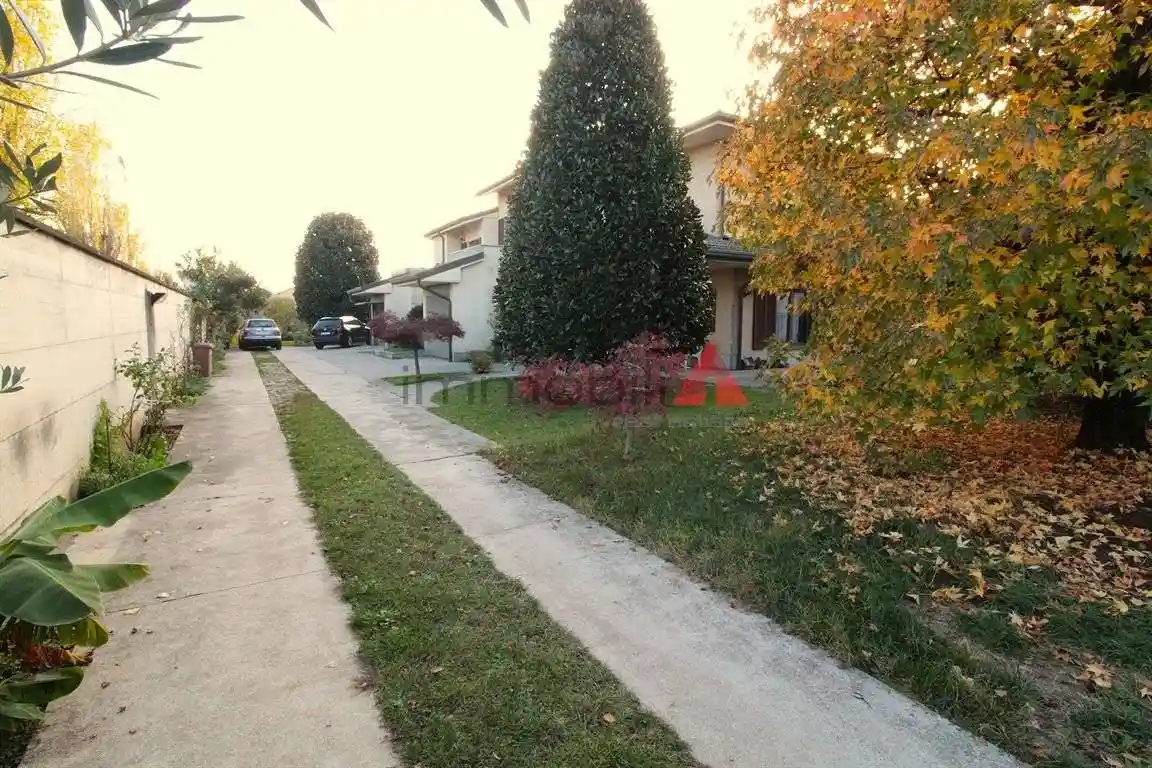 Villetta a schiera in vendita a Carugate