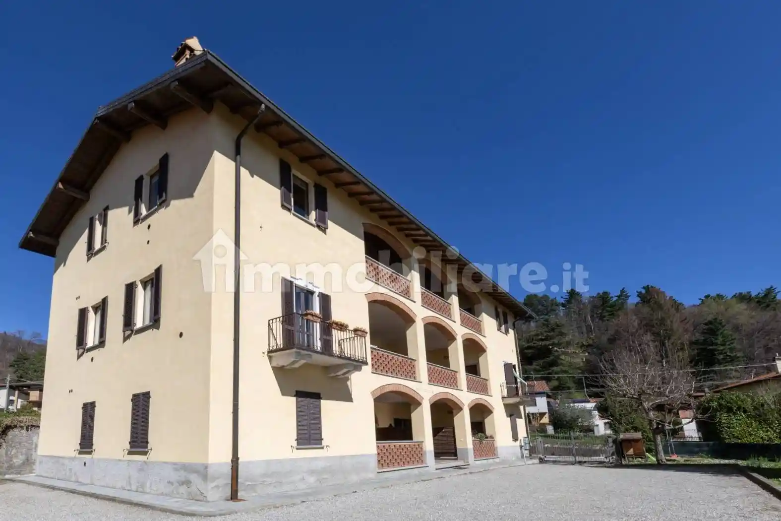 Appartamento in vendita a Luvinate