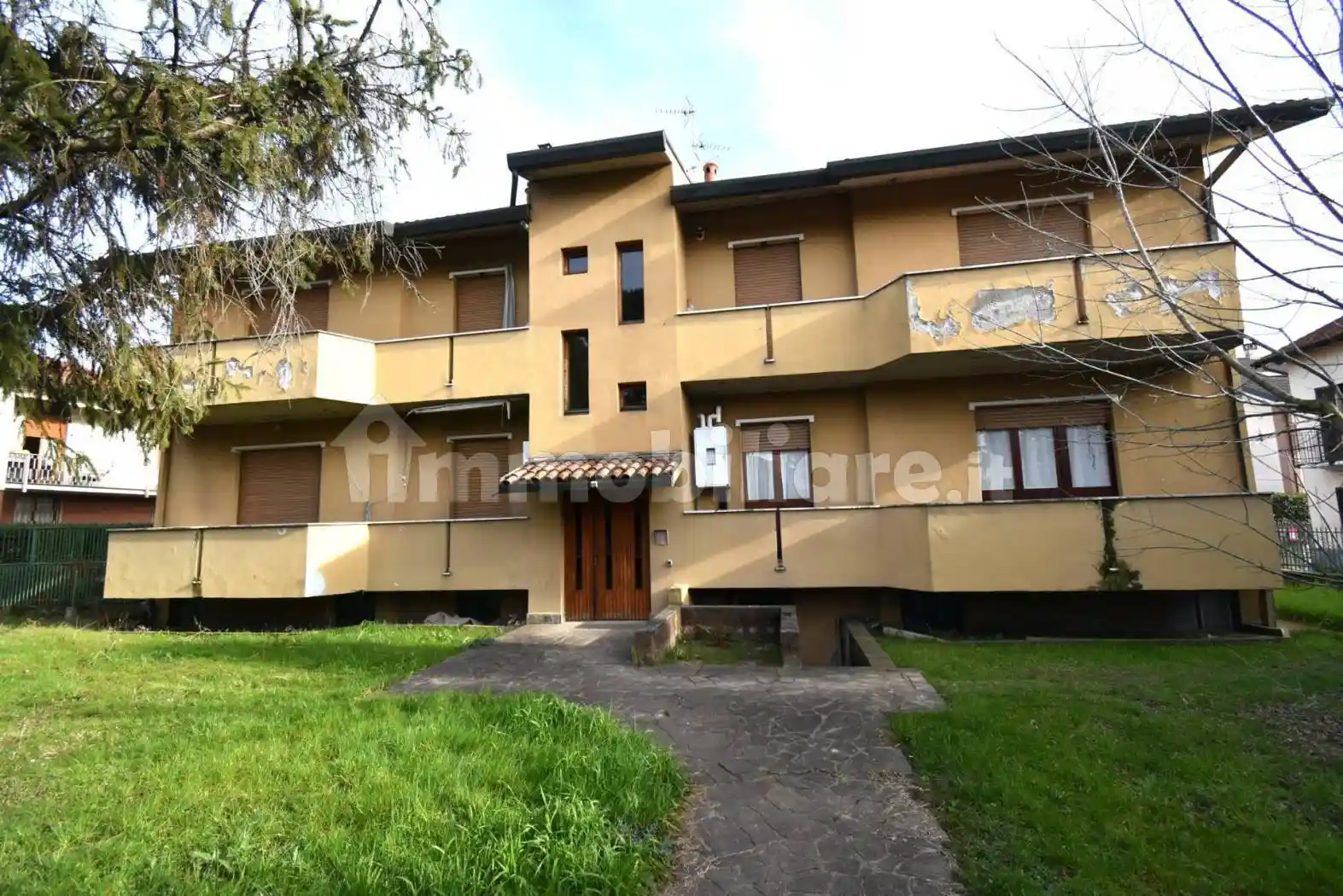 Palazzo - Edificio in vendita a Bernareggio