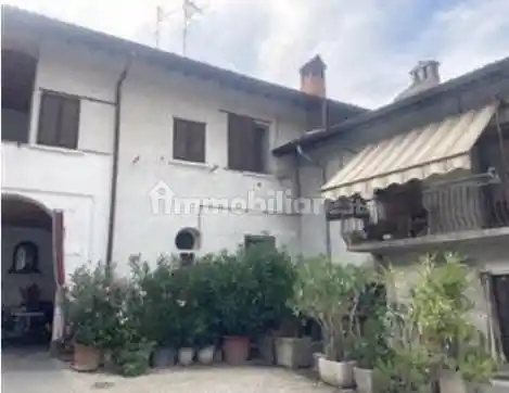 Appartamento in vendita a Besana in Brianza