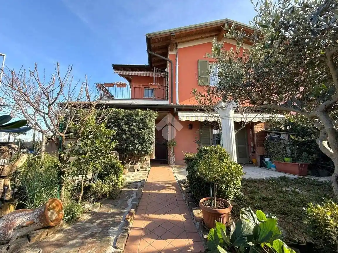 Appartamento in vendita a Dello