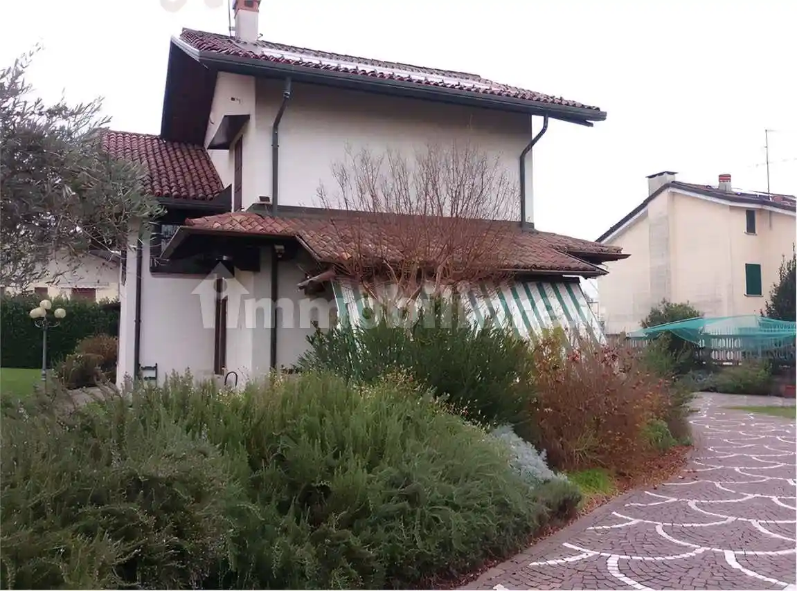 Appartamento in vendita a Usmate Velate