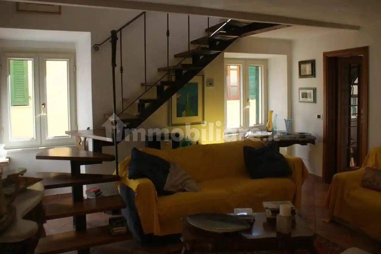 Casa indipendente in vendita a Luni