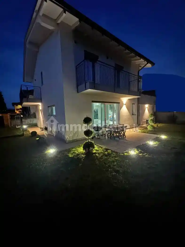 Villa in vendita a Faloppio