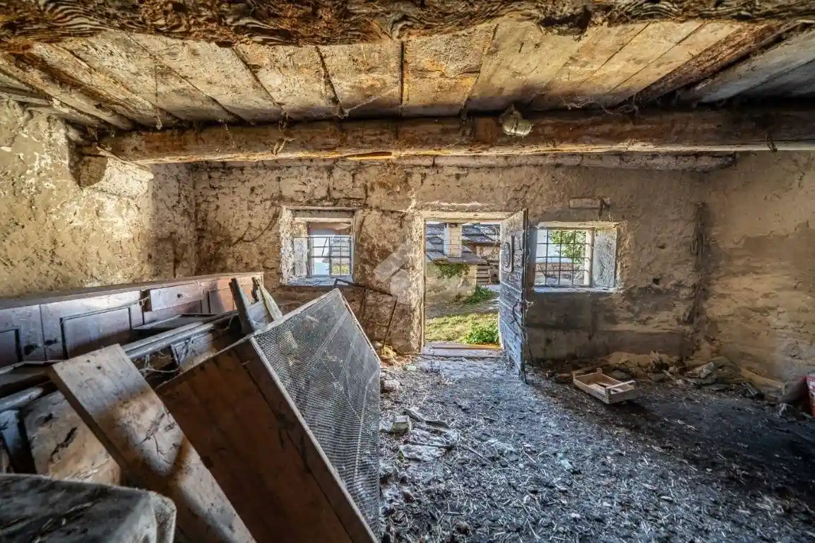 Rustico - Casale in vendita a Erbezzo