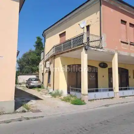 Appartamento in vendita a Lungavilla