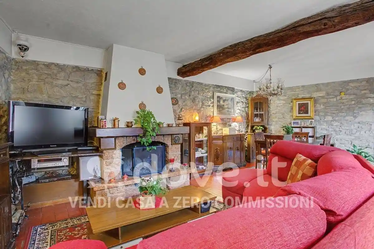 Casa indipendente in vendita a Masciago Primo